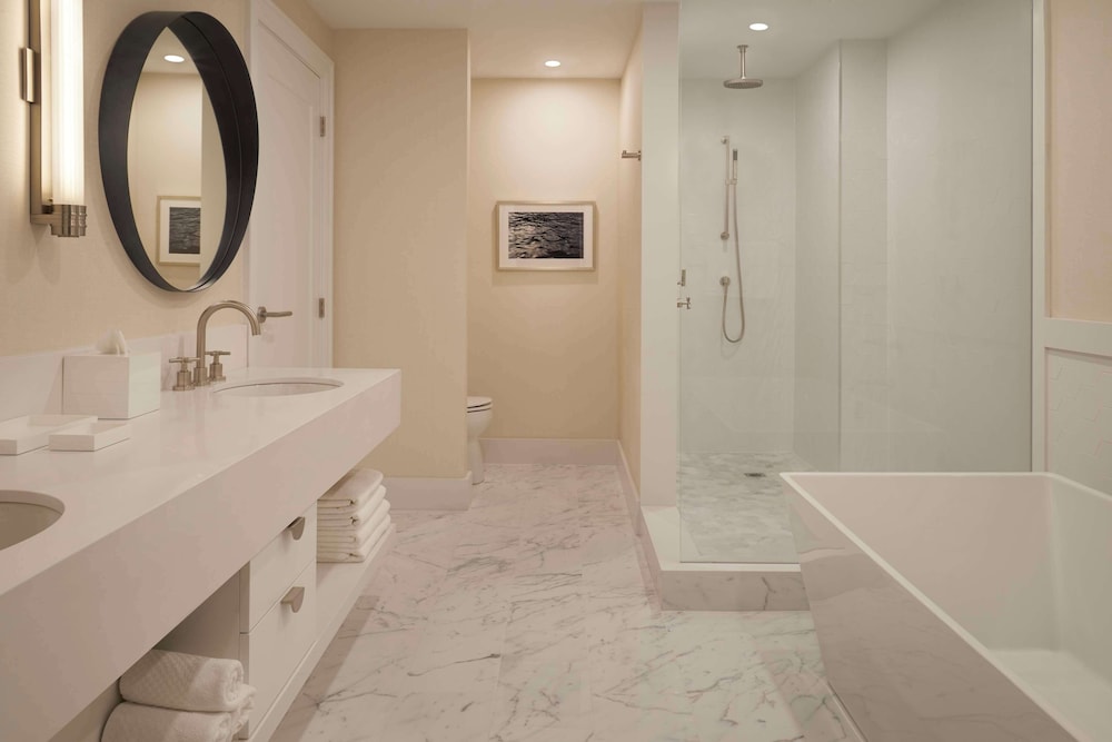 Signature Suite - Forest Hill thumbnail 5