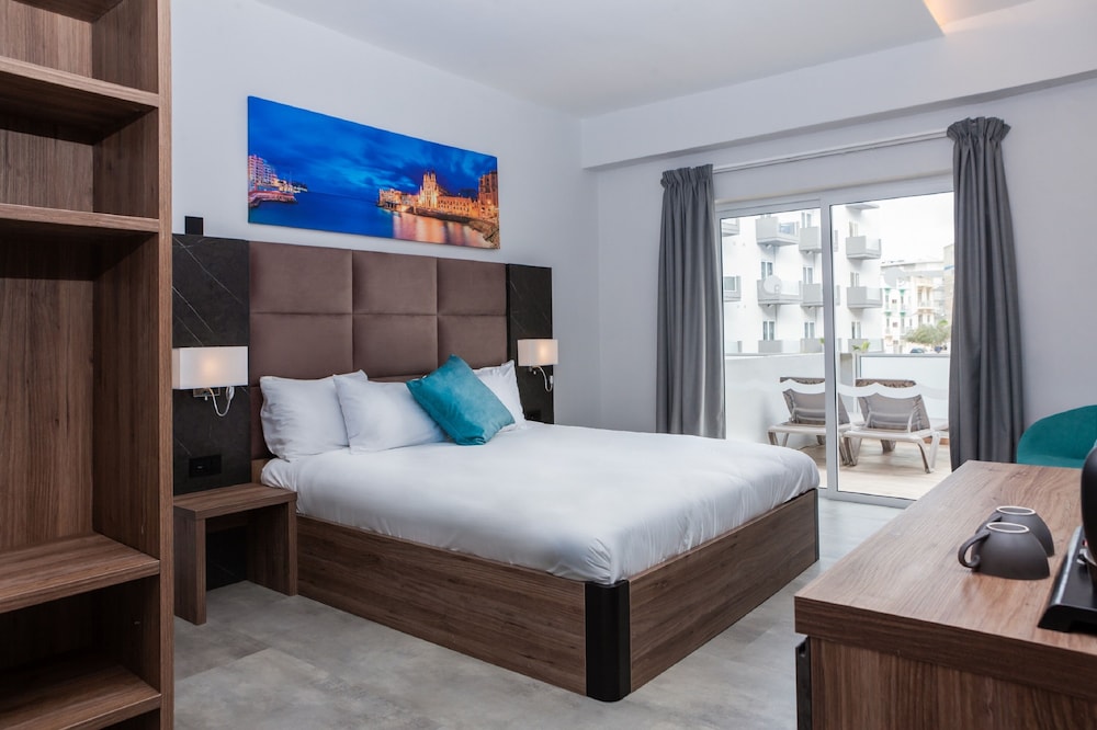 Superior Double Room, Terrace, Pool View