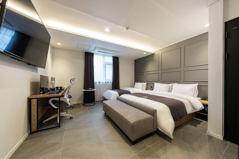Suite (Twin Room) - Photo 1
