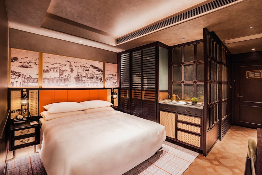 Classic Room, 1 Queen Bed, City View