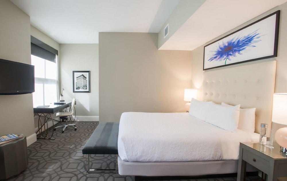 Room, 1 King Bed (Mobility Accessible, Tub) - Photo 1