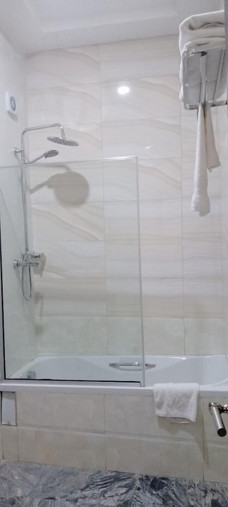 Executive Suite - Photo 4