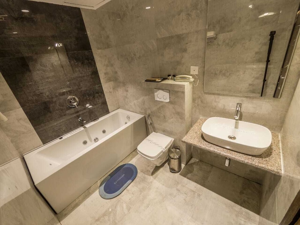 Suite - Photo 4