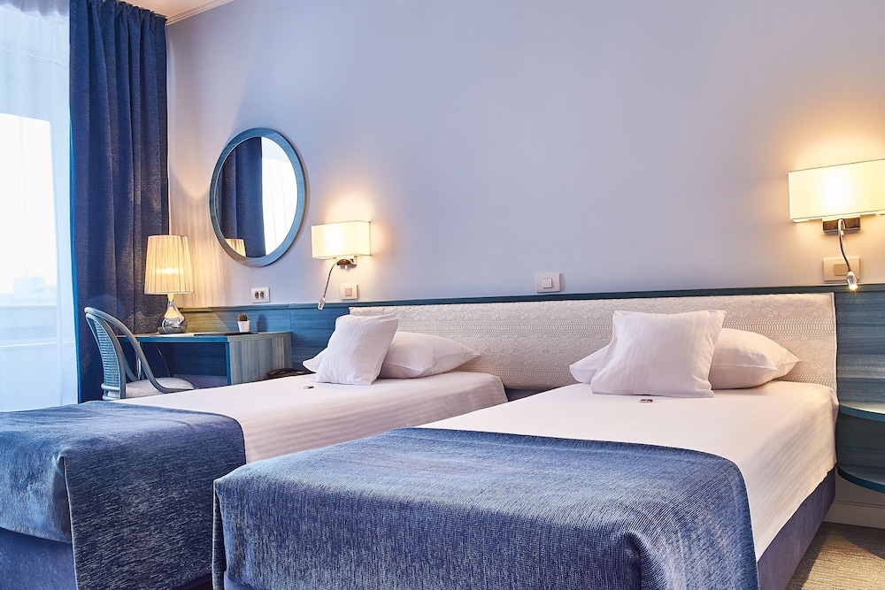 Standard Twin Room - Photo 1