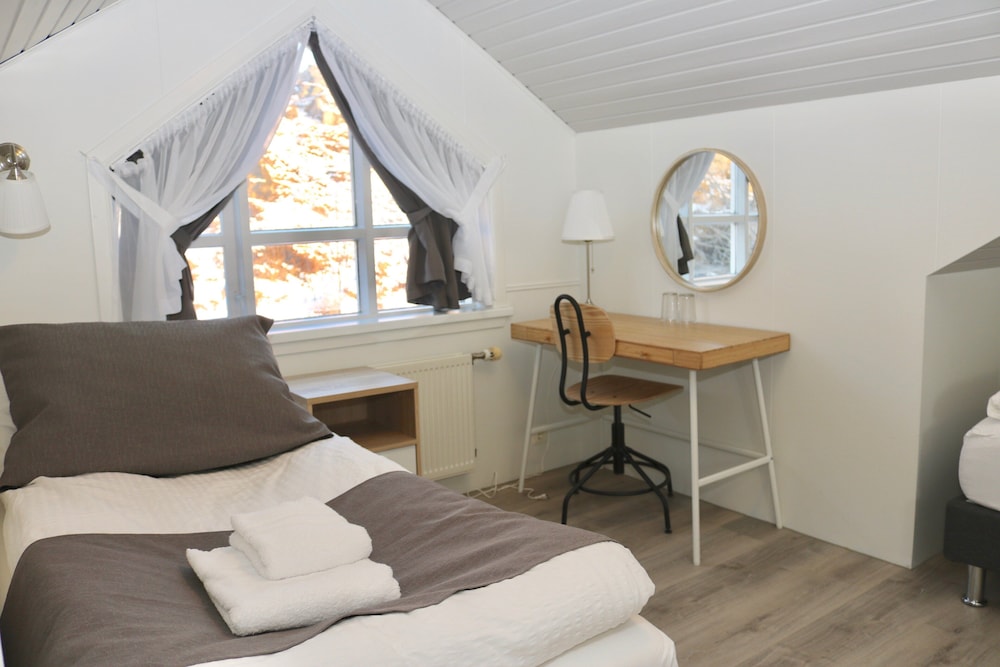 Double or Twin Room, Shared Bathroom (Ömmuhús) photo 3