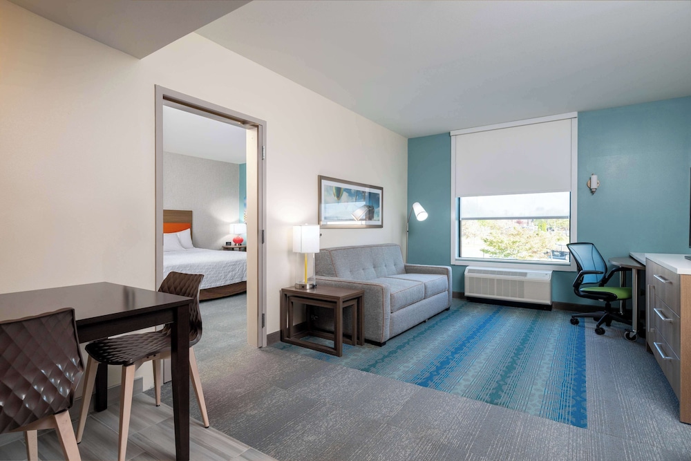 Suite, 1 King Bed, Accessible, Bathtub - Photo 7