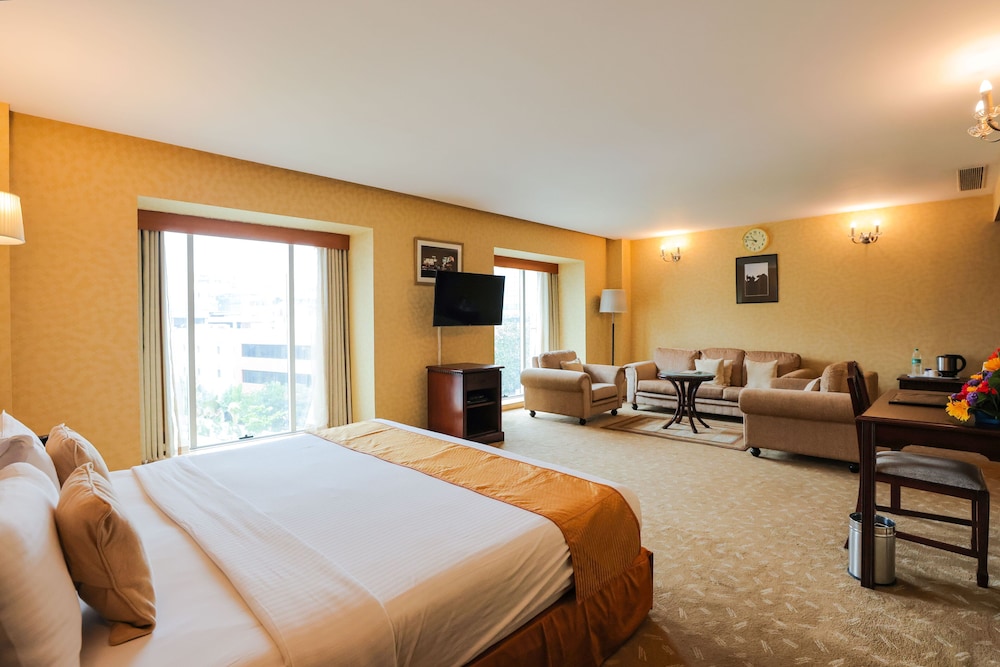 Grandeur Suite with Park View