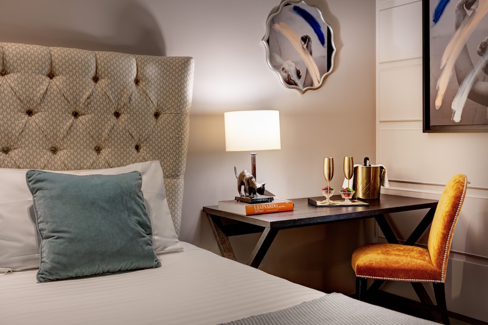 One Bedroom Executive King Suite