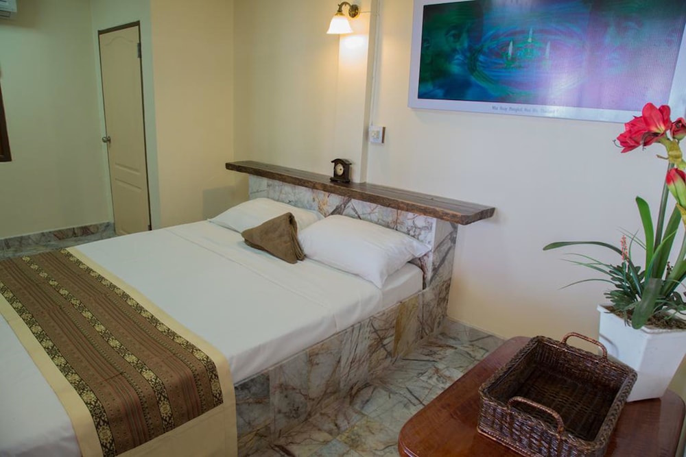 Double Queen Room