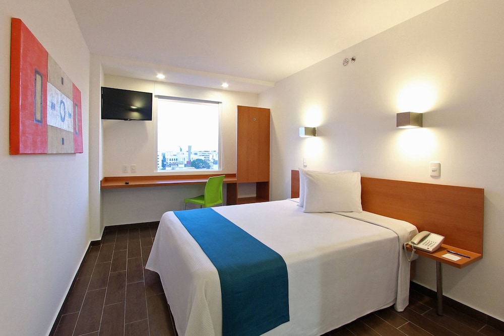 Superior Room, 1 Queen Bed photo 1