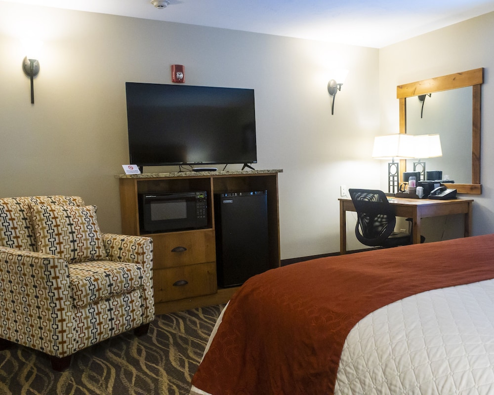 Deluxe Room, 1 King Bed, Accessible photo 2