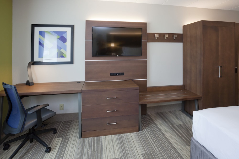 Suite, 2 Queen Beds, Accessible (Mobility, Accessible Tub) - Photo 3