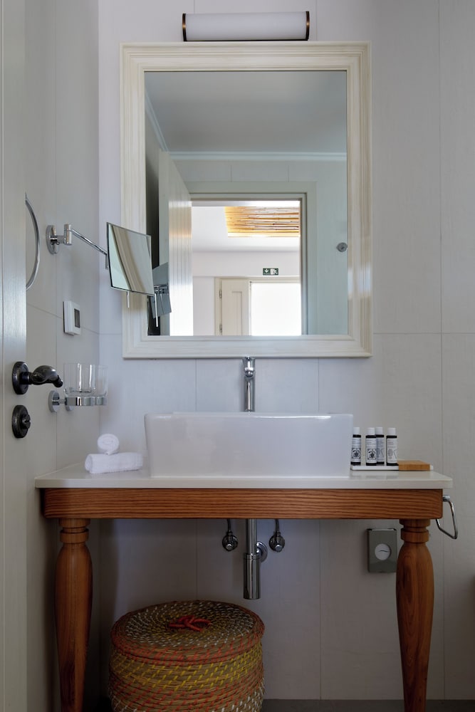 King Guestroom with Private Heated Pool and Hydromassage thumbnail 6