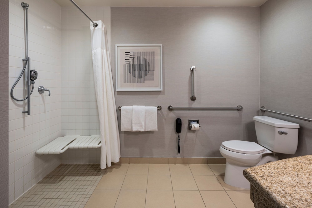 Room, Multiple Beds - Photo 8