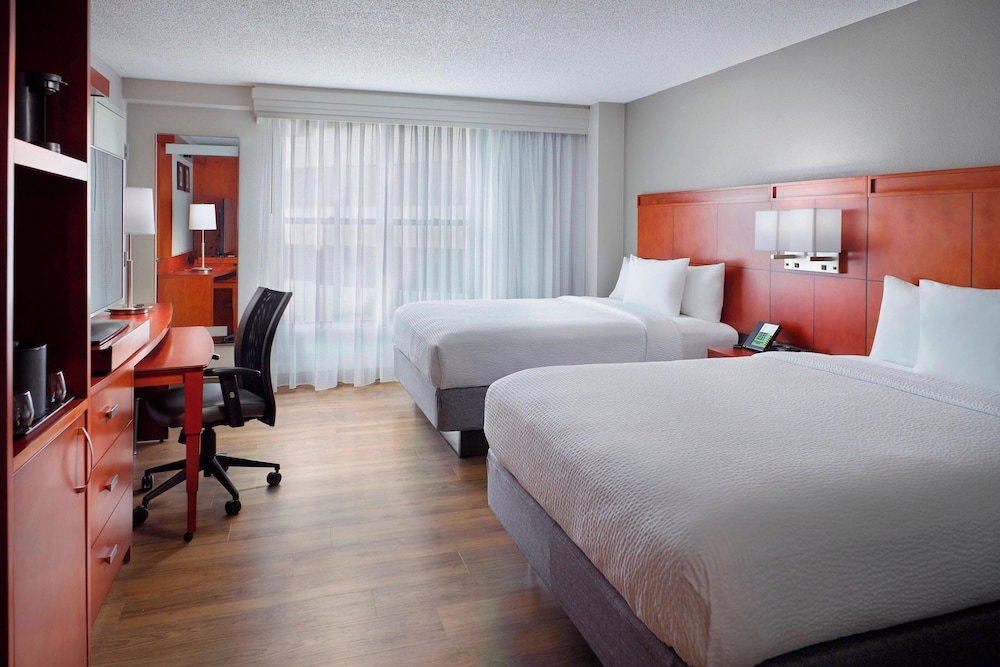 Room, 2 Queen Beds (Mobility/Hearing Access, Roll-In Shwr) - Photo 3
