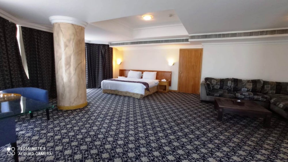 Executive Suite photo 2
