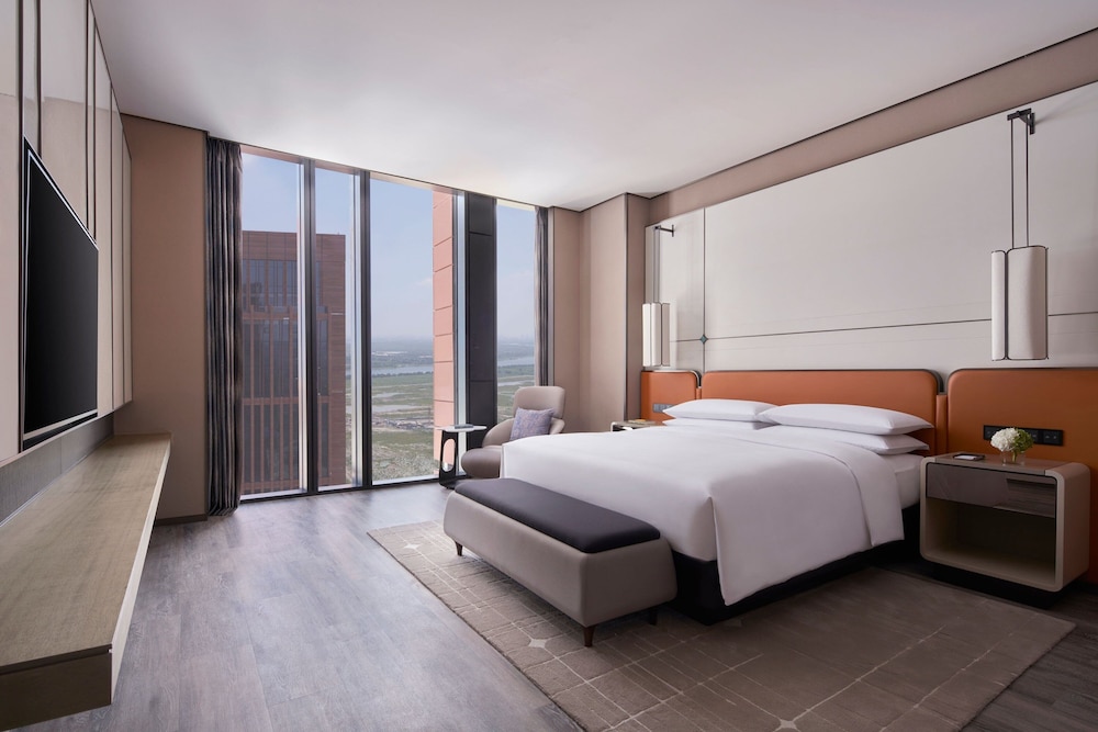 Executive Suite, 1 King Bed - Photo 1