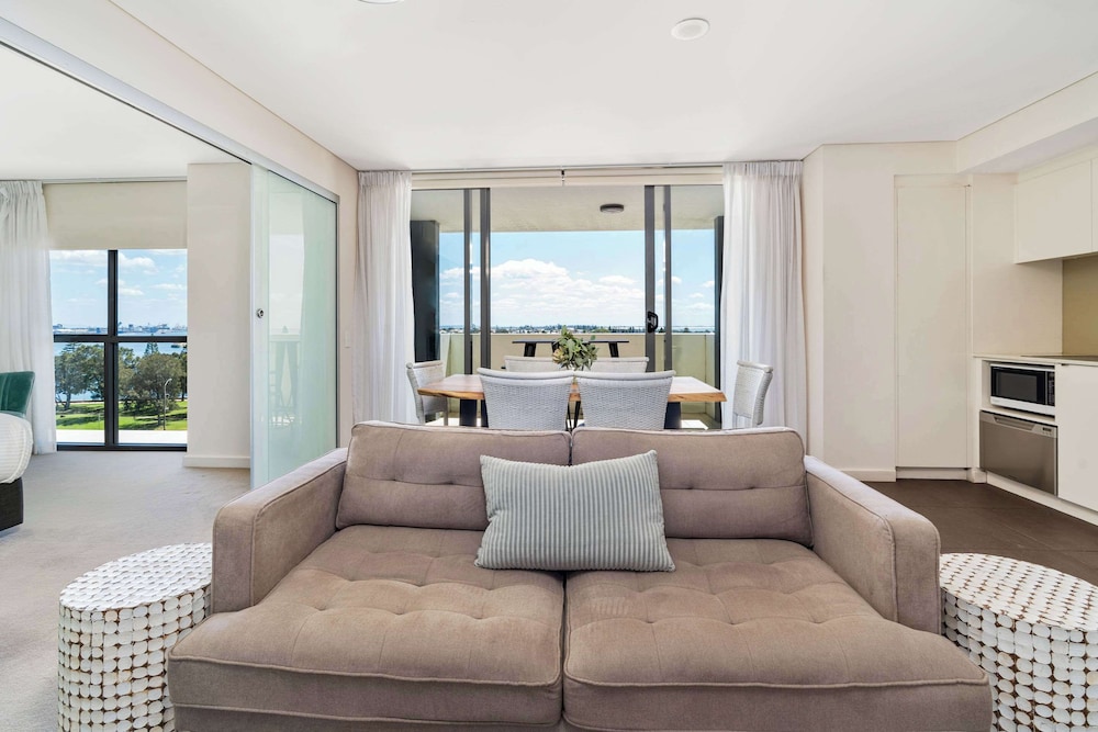 Suite, Non Smoking, Harbor View (1 Queen Bed & 2 Twin Beds)