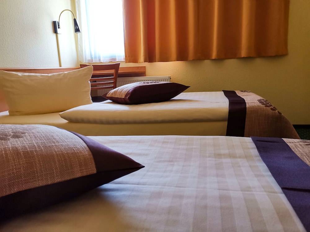 Double or Twin Room - Photo 4