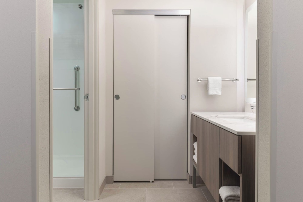 Room, Multiple Beds, Accessible, Mountain View (Hearing, 3x3 Shower)