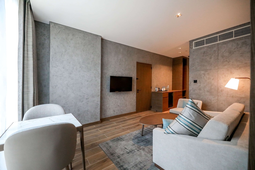 Family Suite, 1 Bedroom With Esperia Lounge Access (1 Queen Bed, Skyline View) photo 3