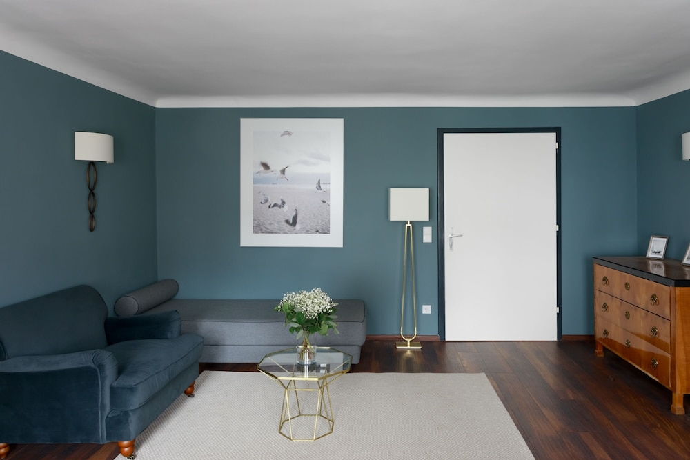 Large 1 Bedroom Apartment with Sofa Bed - Photo 6