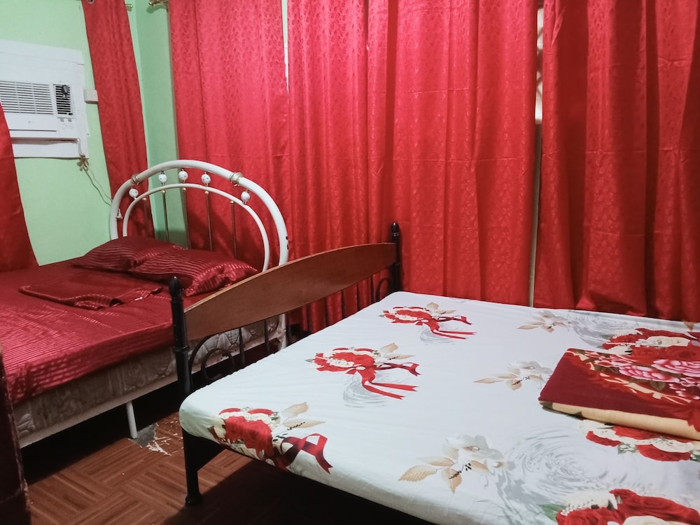 Family Cottage - Red Palm photo 2