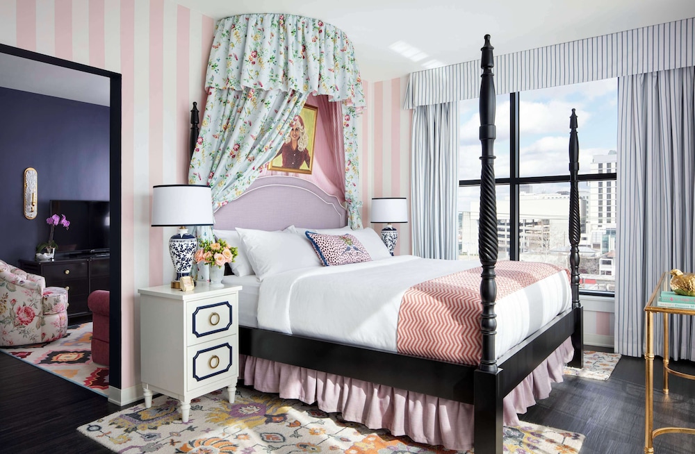 Suite, 1 King Bed, Accessible (Hearing) - Photo 3