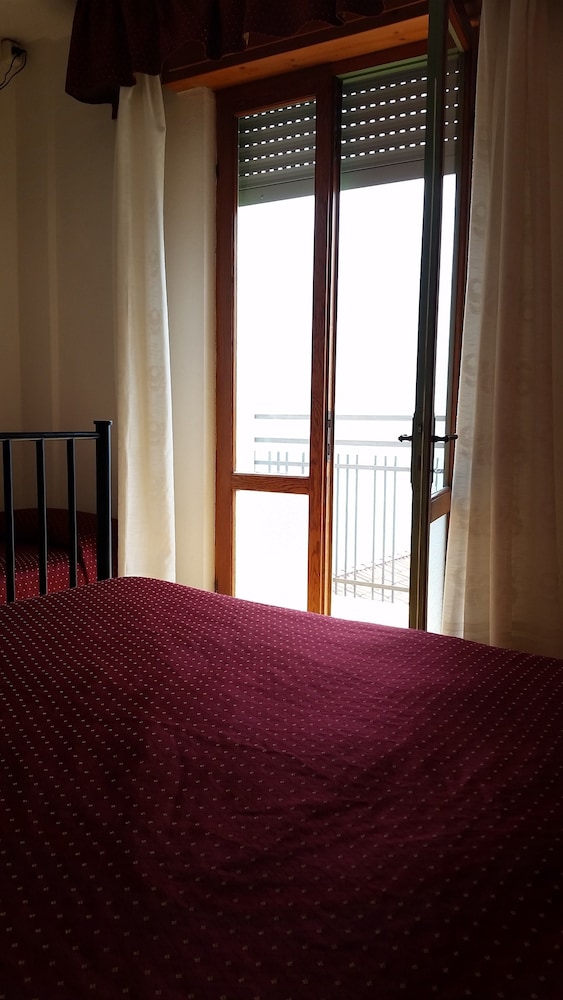 Standard Double or Twin Room, Balcony, Lake View photo 2