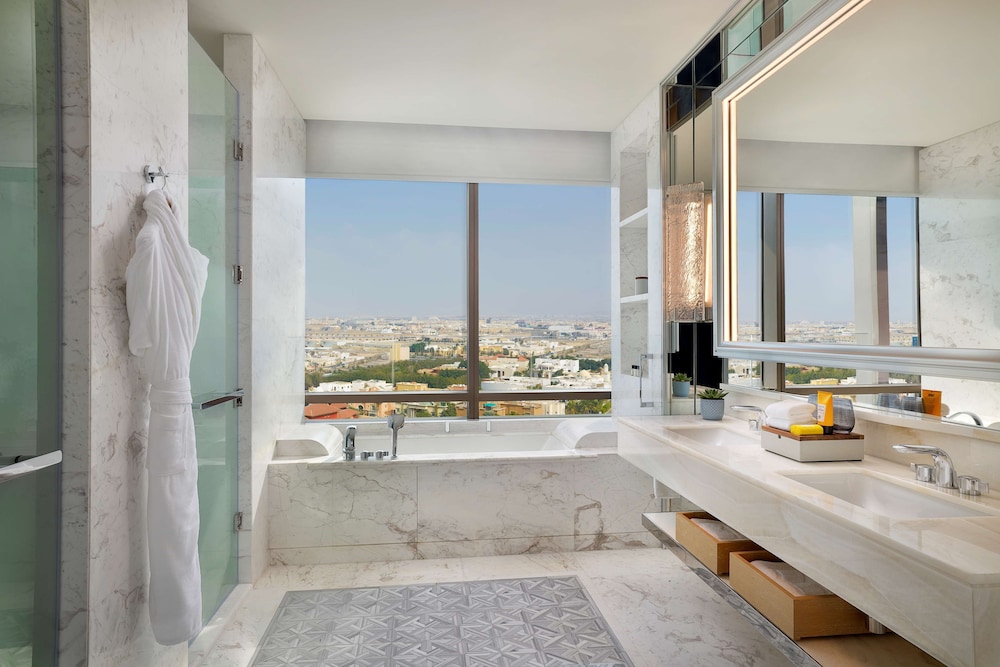 Horizon Suite City View King - Photo 9