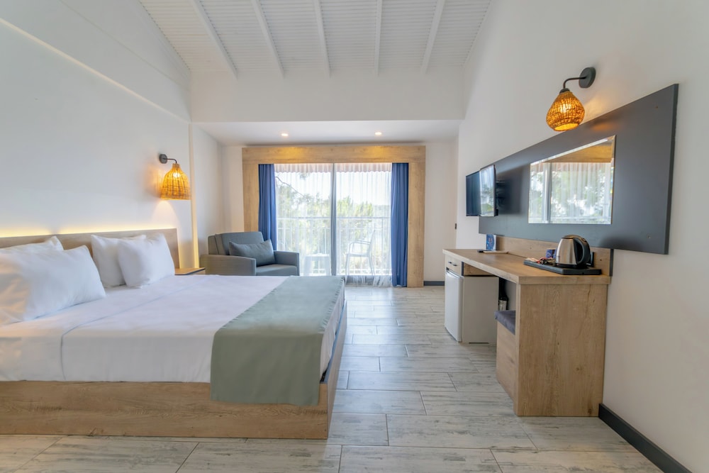 Standard Double Room, 1 Bedroom, Sea View - Photo 8