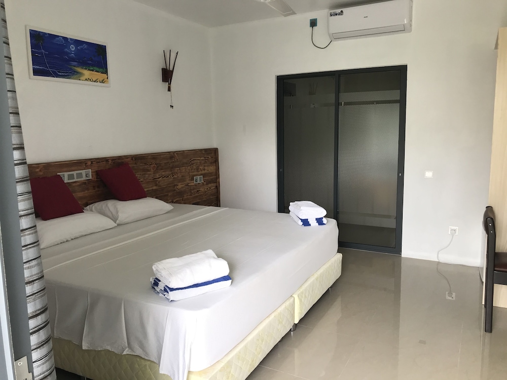 Deluxe Double or Twin Room, 1 King Bed, Garden View photo 2