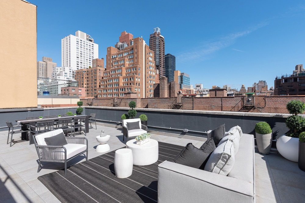 Presidential Apartment, 3 Bedrooms, Kitchen, City View photo 1