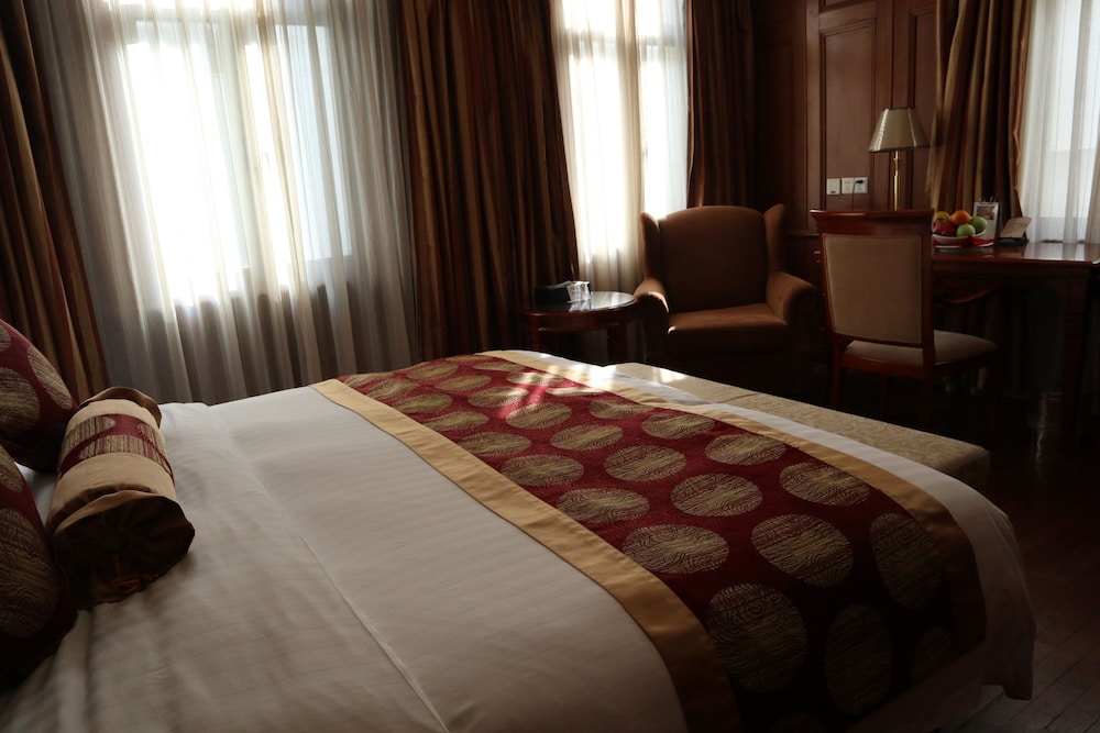 Superior Room, 1 King Bed photo 2