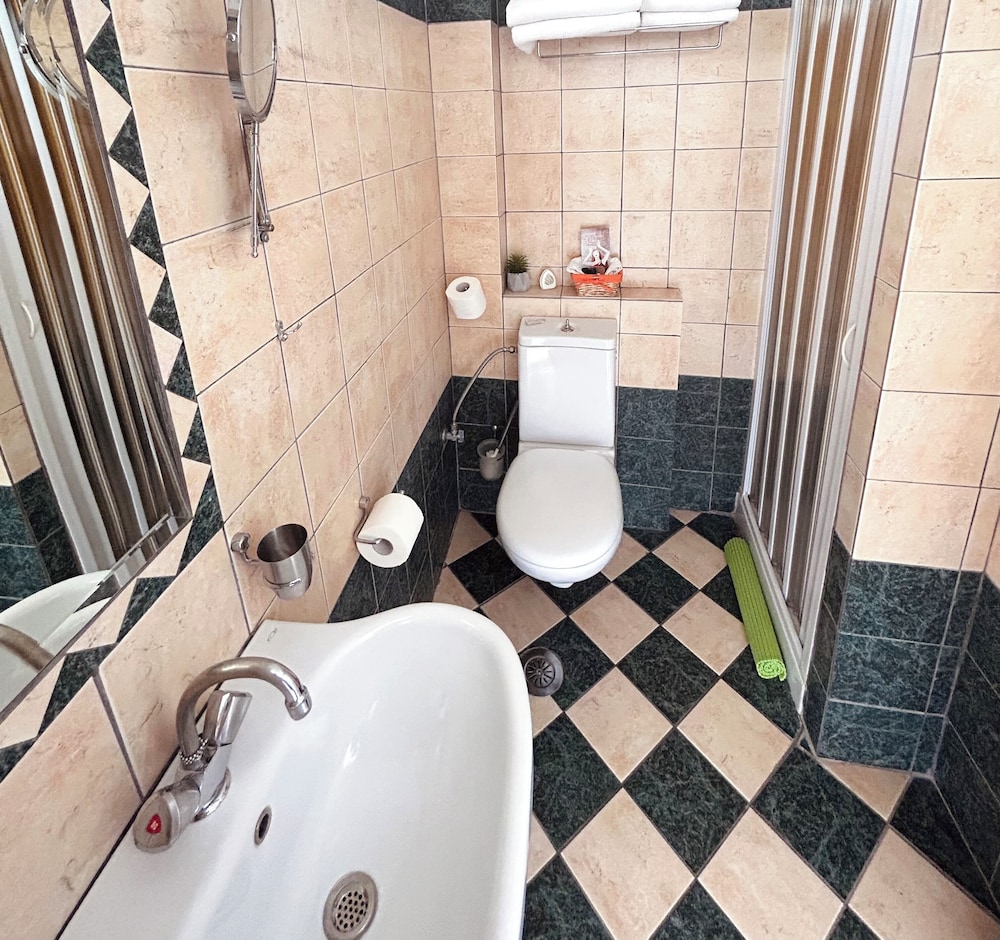 Double or Twin Room, 1 Bedroom photo 2