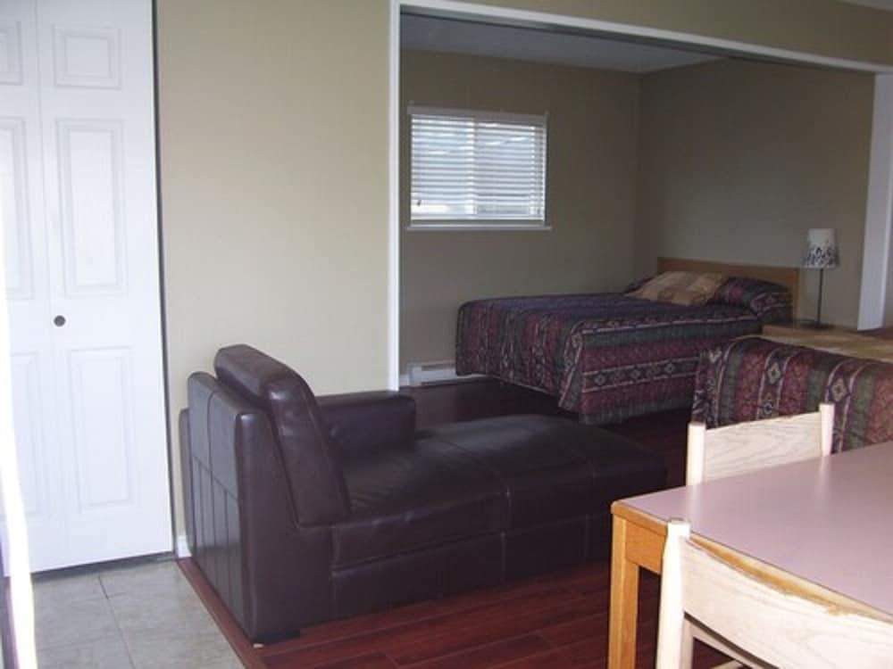 Family Room photo 1