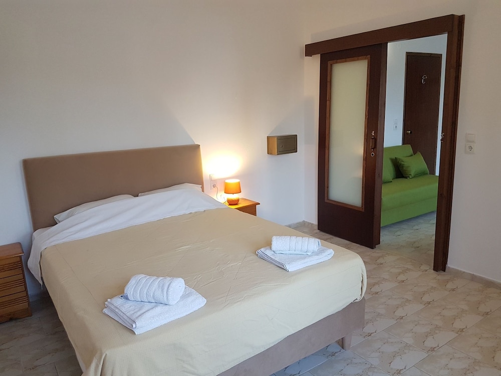 Triple Suite, Pool View