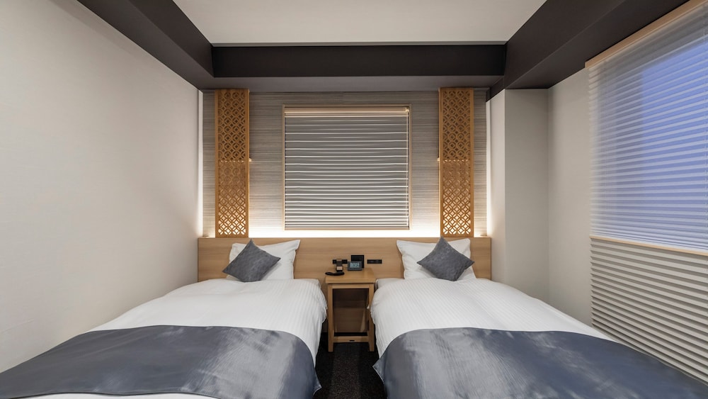 Superior Twin Room, Non Smoking - Photo 11