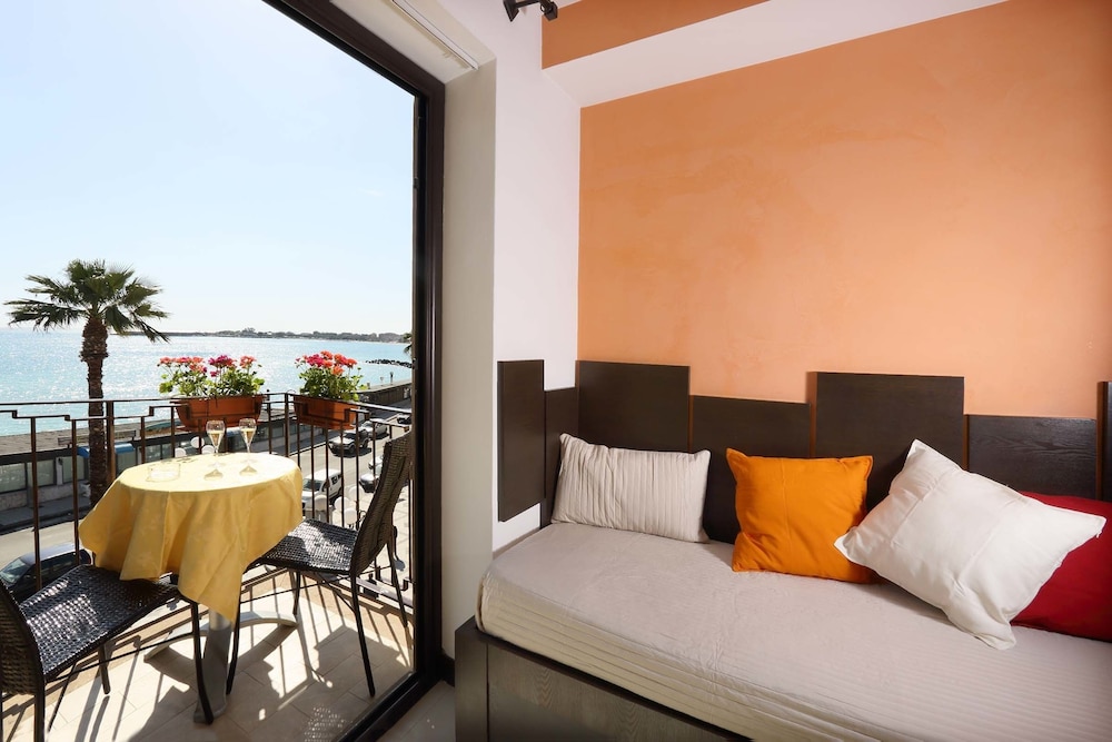 Junior Suite, Balcony (3 pax)