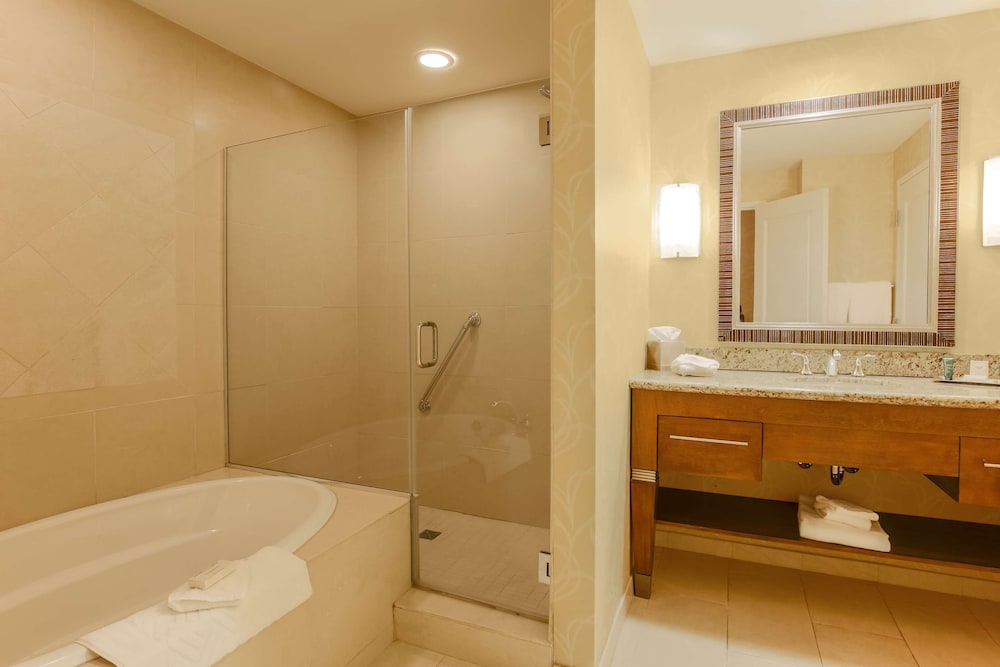 One Kng Superior Condo Balcny photo 2