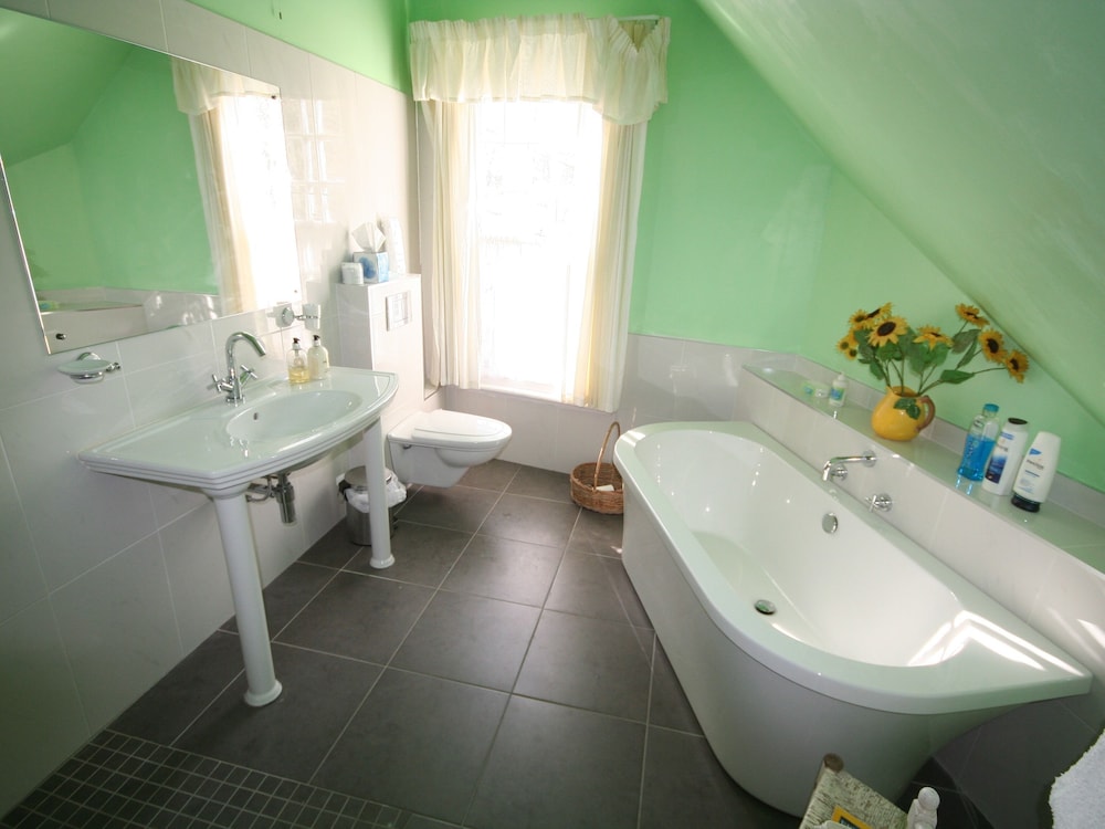 Suite, Ensuite (Incorporating Twin Room) photo 3