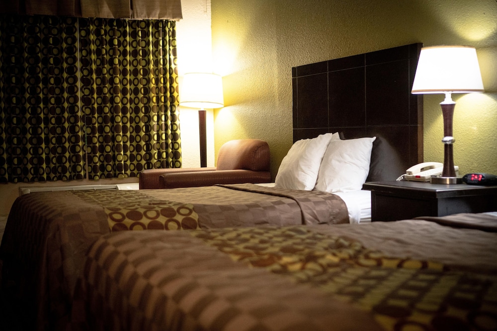Standard Room, 2 Queen Beds, Non Smoking - Photo 2