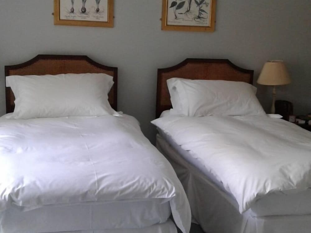 Twin Room, Accessible, Ensuite photo 3