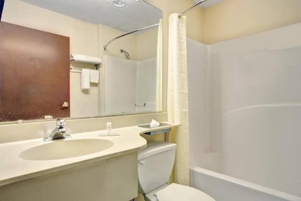 Studio Suite, 1 Queen Bed, Non Smoking - Photo 3