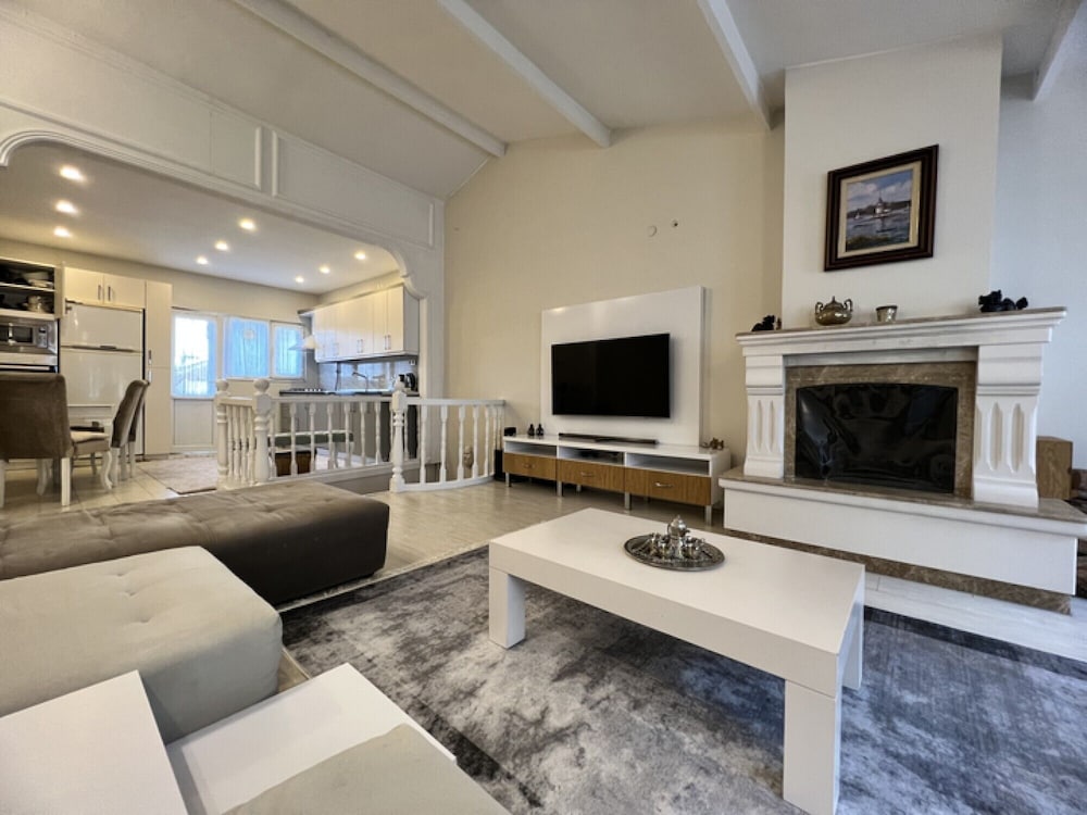 Apartment photo 2