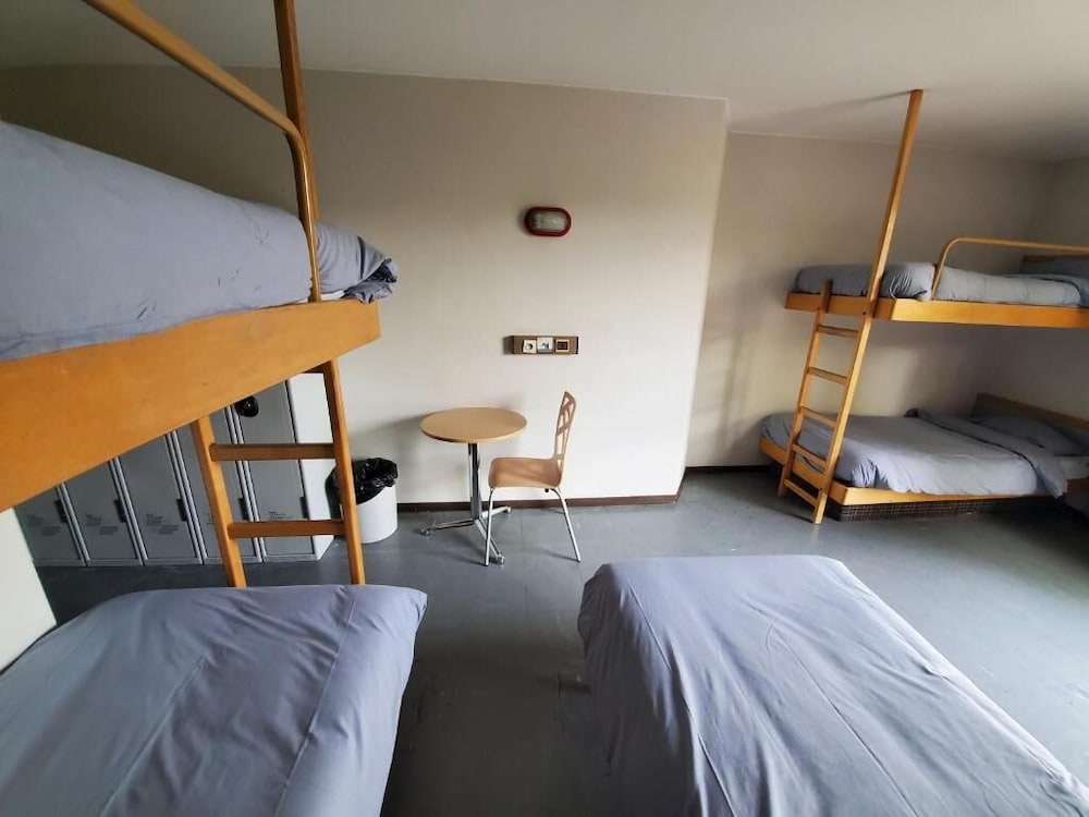 Room for 5 People with Ensuite Bathroom - Photo 5
