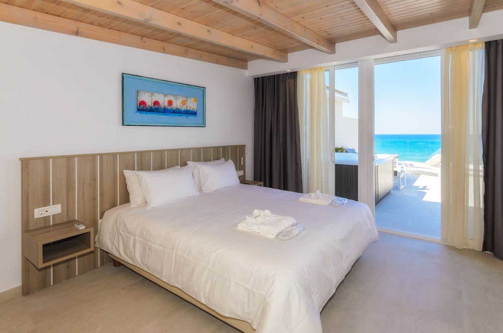 Luxury Suite, Sea View, Sea Facing photo 2