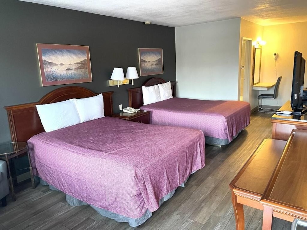 Room, 2 Queen Beds - Photo 1