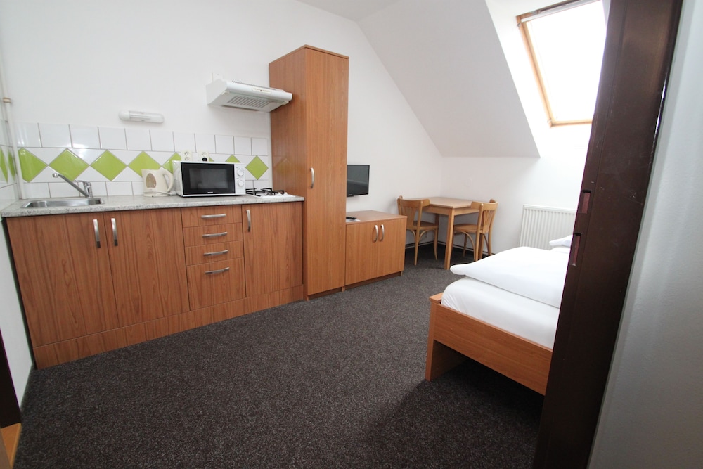 Suite, 2 Bedrooms, Kitchen photo 3