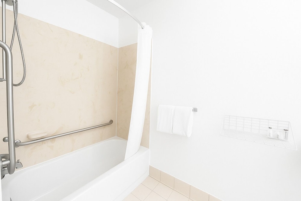 Suite - Photo 9